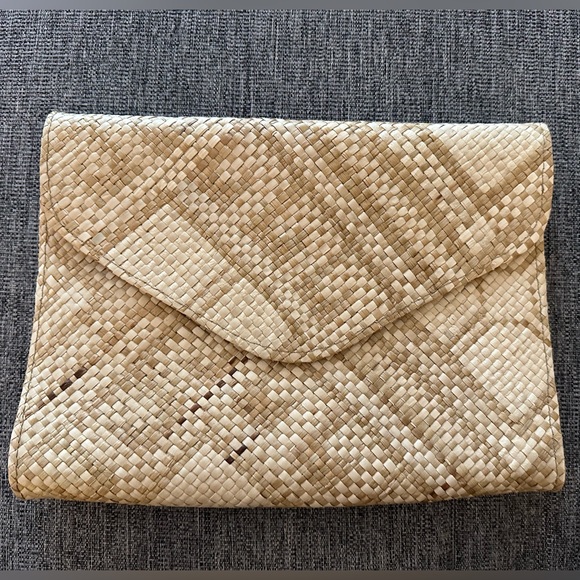 Banago Envelope Clutch - Picture 1 of 4